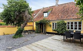 Idyllisk, Historisk Byhus Ved Fjorden I Mariager