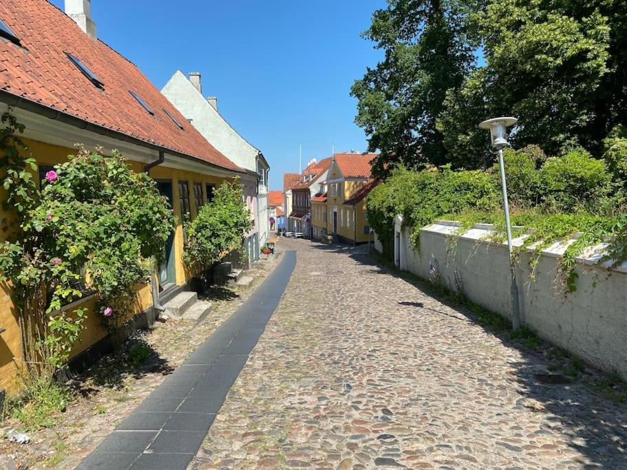 Idyllisk, Historisk Byhus Ved Fjorden I Mariager Eksteriør billede
